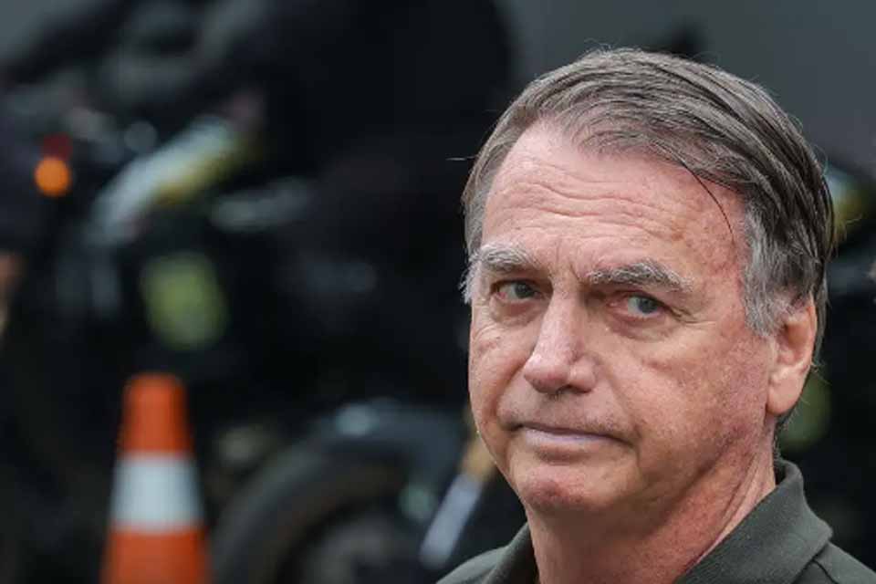 Ministro Alexandre Moraes autoriza Bolsonaro a receber barbeiro em casa