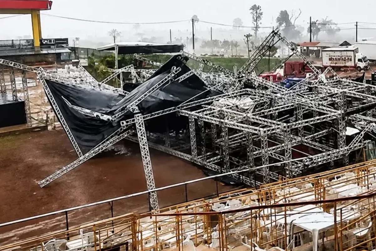 Palco da Expoari desaba durante ventania em Ariquemes um dia após o fim da feira