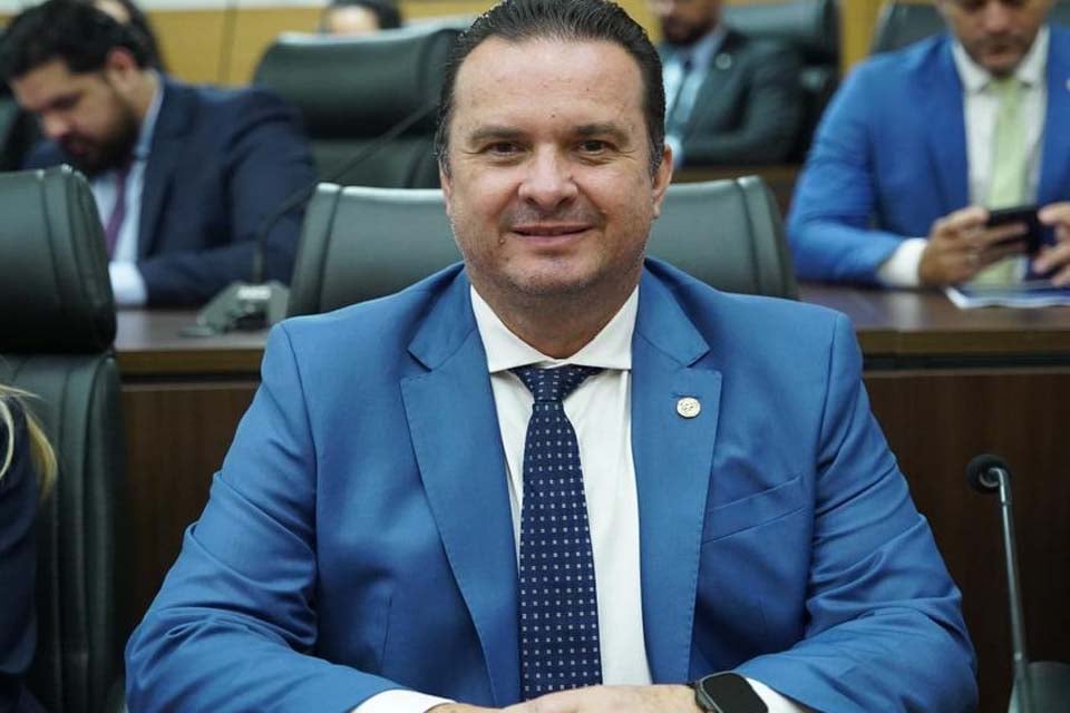 Deputado Dr. Luís do Hospital destina R$ 1,3 milhão para estradas rurais de Theobroma