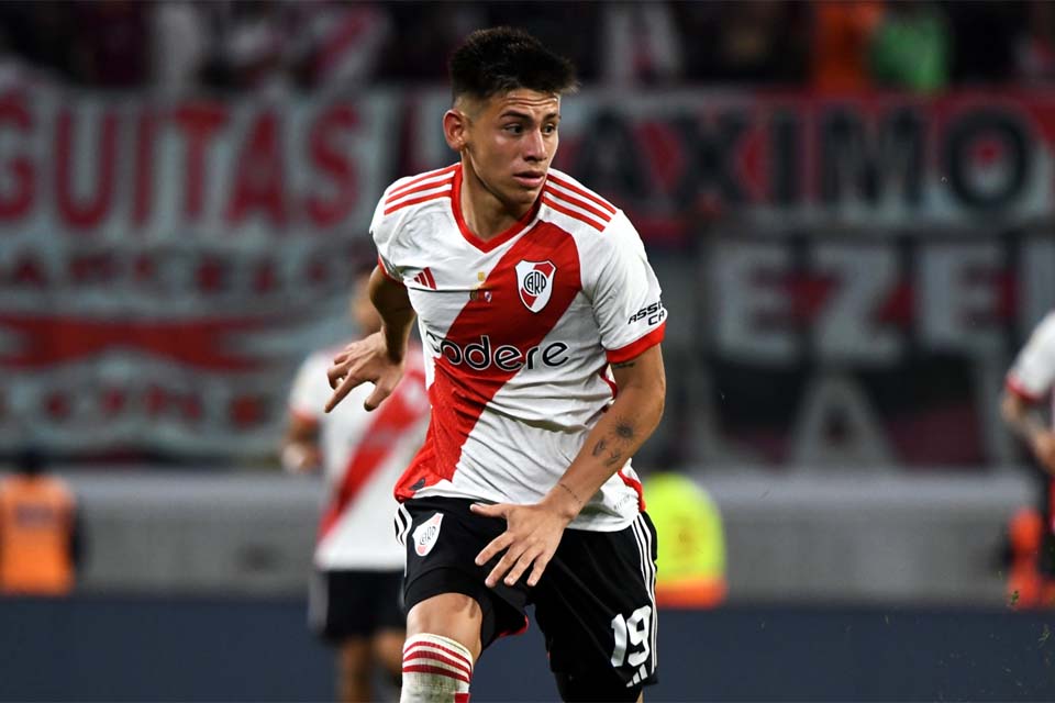 Manchester City acerta com Echeverri, do River Plate, por R$ 134 milhões