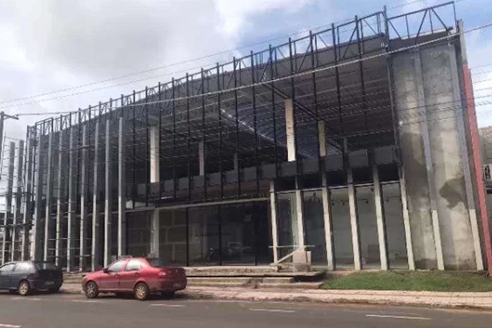 Dois shoppings estão em construção no município;  maior deles está em construção no bairro Cidade Verde 4