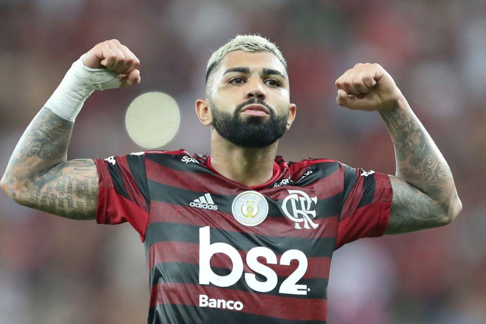 VÍDEO - Gabigol anuncia acerto com o Flamengo: 'Se é para o bem da Nação, eu fico!'