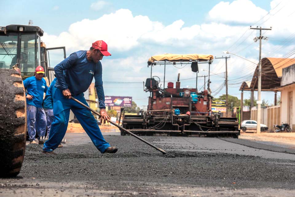 Rua Pau Ferro recebe obras de recapeamento nesta sexta-feira (9)