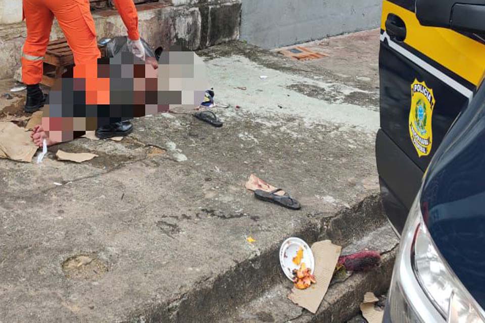 Homem é atacado a golpes de facão durante briga no centro