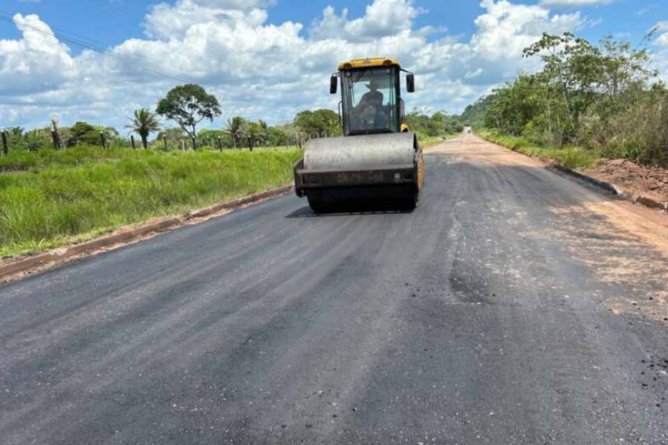 Manutenção da RO-489 entre a RO-010 e São Felipe do este é concluída pelo governo