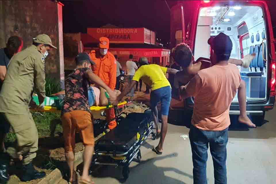 Condutor invade preferencial e colide em motociclista que seguia com filho