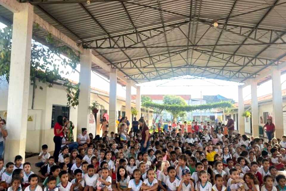 Prefeitura de Rolim de Moura distribui 800 kits de higiene bucal para alunos da escola João Batista