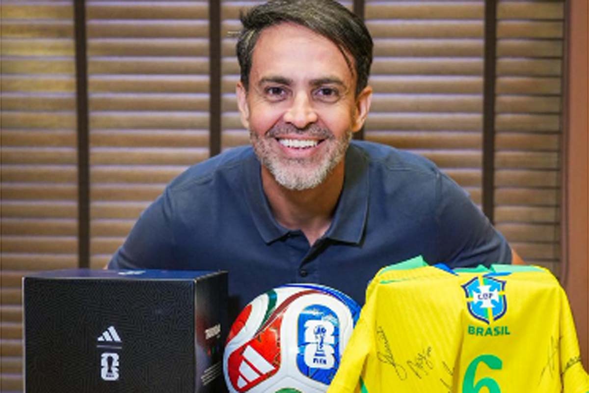 Prefeito Léo Moraes promove ação que sorteia camisa oficial da Seleção Brasileira autografada e itens exclusivos para a população