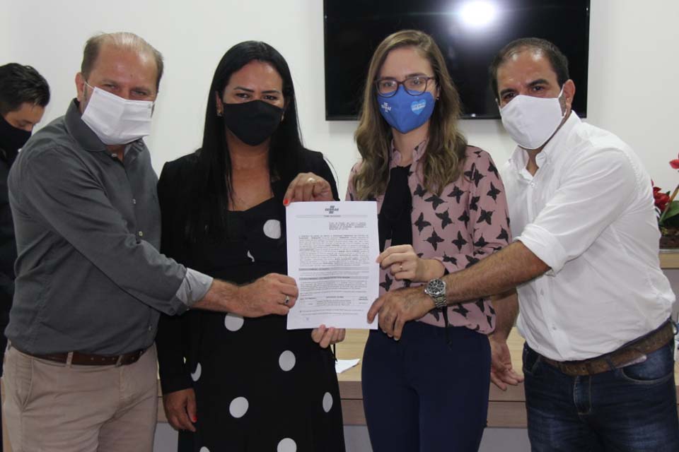 Deputado Cirone Deiró entrega mais três veículos para a Prefeitura de Cacoal