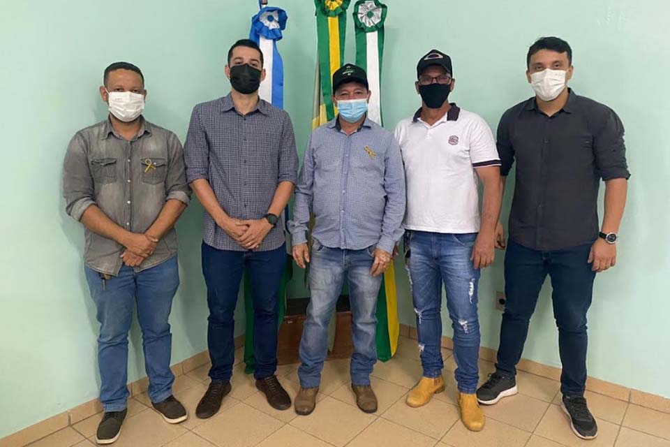 Equipe técnica da deputada Cássia Muleta se reúne com representantes de Theobroma para discutir demandas do municípo
