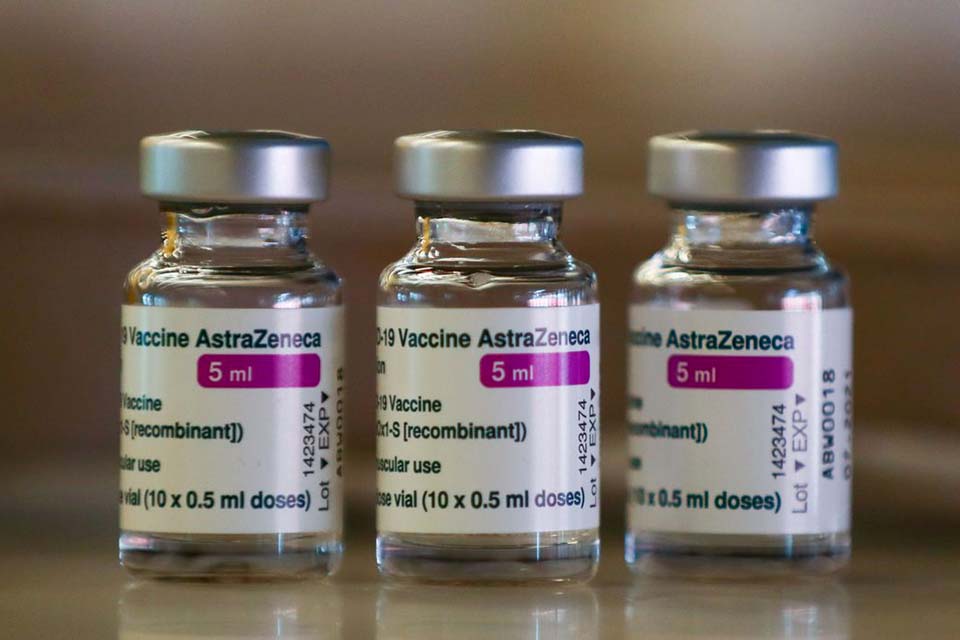Governo recebe 5,9 milhões de doses da vacina de Oxford neste sábado