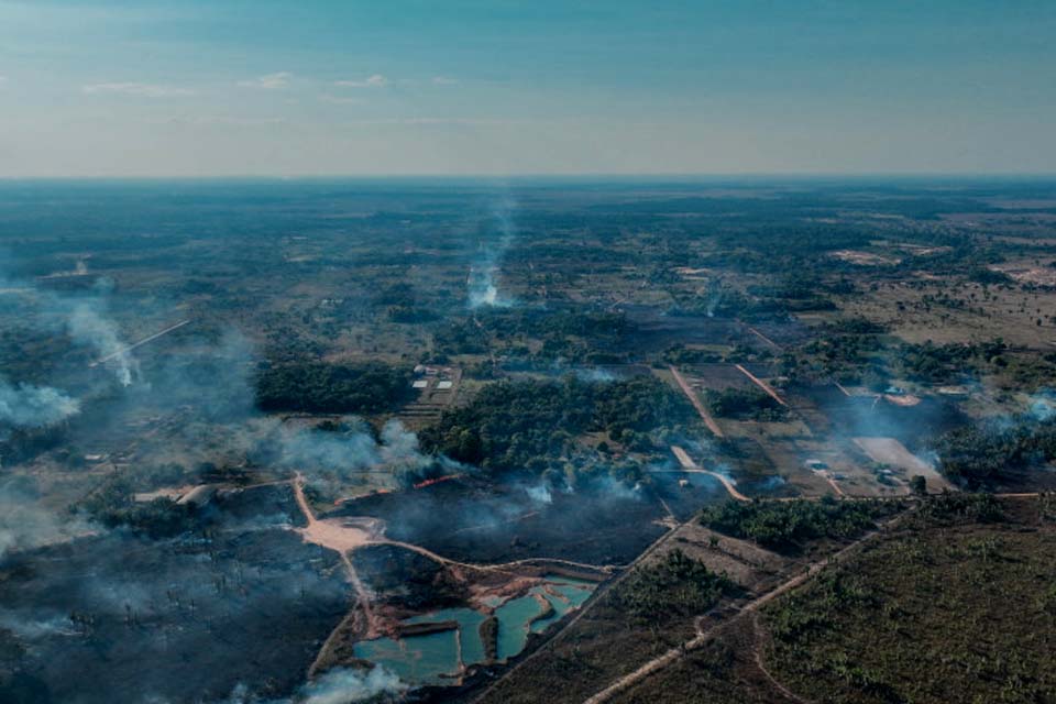 Prefeitura amplia prevenção às queimadas durante estiagem amazônica por determinação do prefeito Léo Moraes