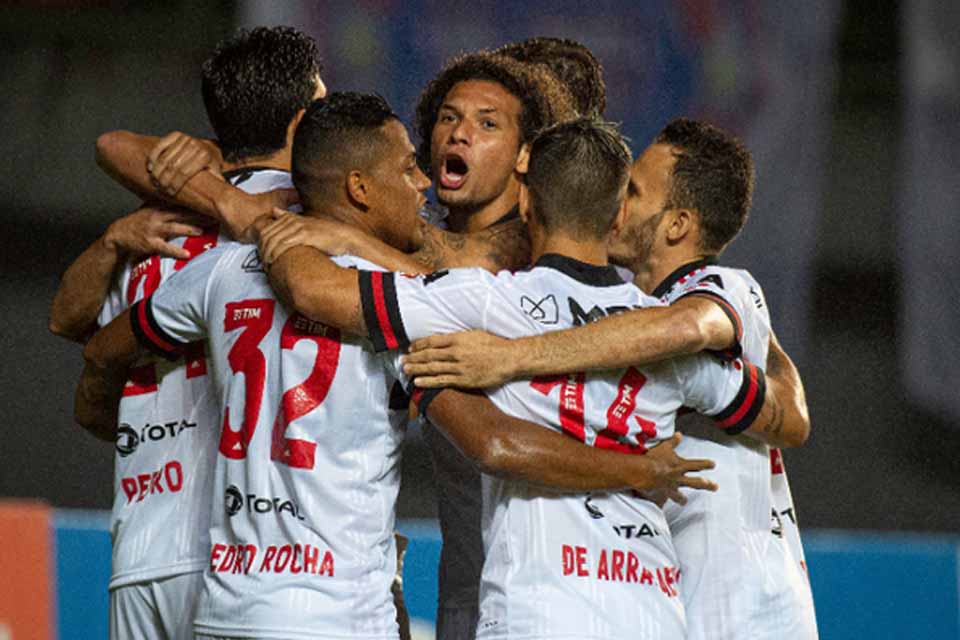 VÍDEO - Em jogo de 8 gols, Flamengo atropela o Bahia pelo Brasileirão