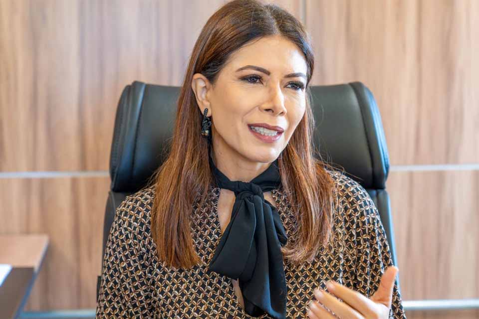 Euma Tourinho é multada por omitir perfis no Facebook durante campanha em Porto Velho