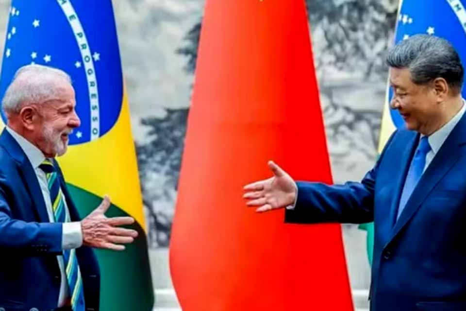 Lula anuncia isenção de visto a cidadãos chineses