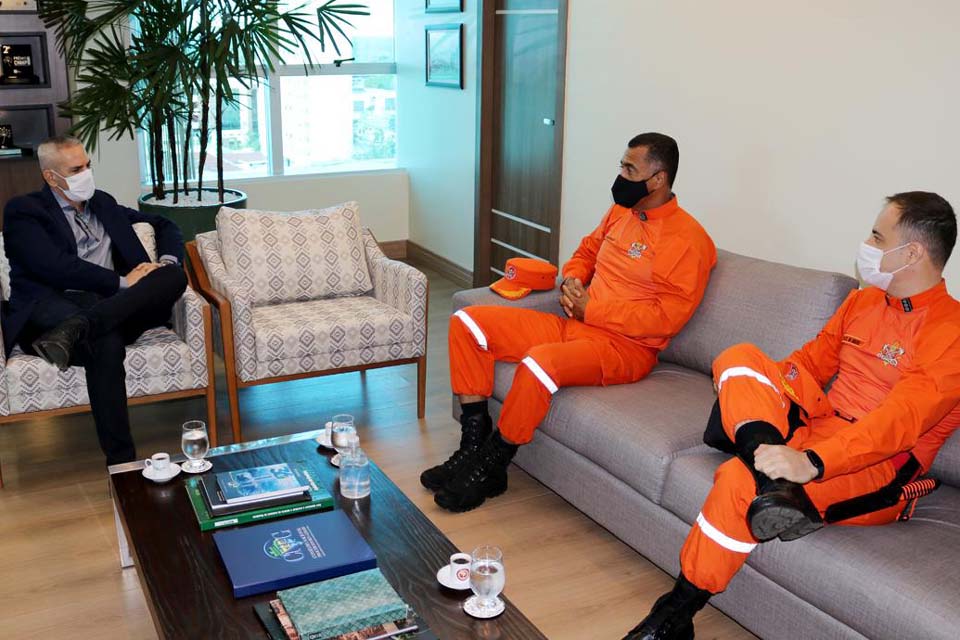 Ministério Público de Rondônia recebe Comandante do Corpo de Bombeiros