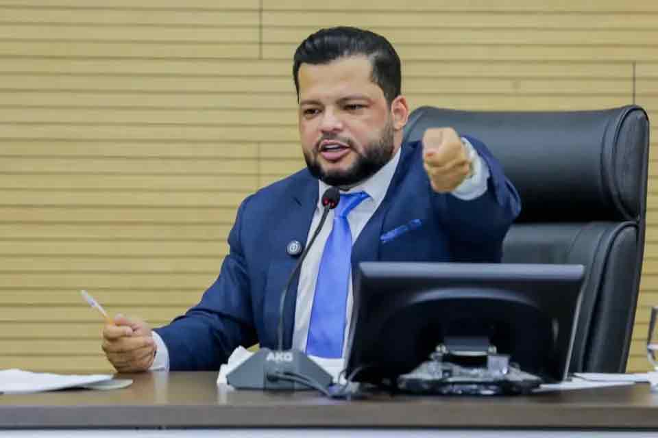 Deputado Edevaldo Neves solicita informações sobre a tramitação do processo de doação e ampliação da Escola Estadual Branca de Neve