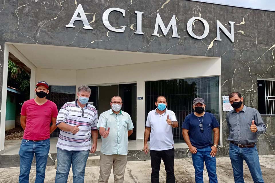 Deputado Laerte Gomes confirma apoio e faz compromissos durante visita a Monte Negro