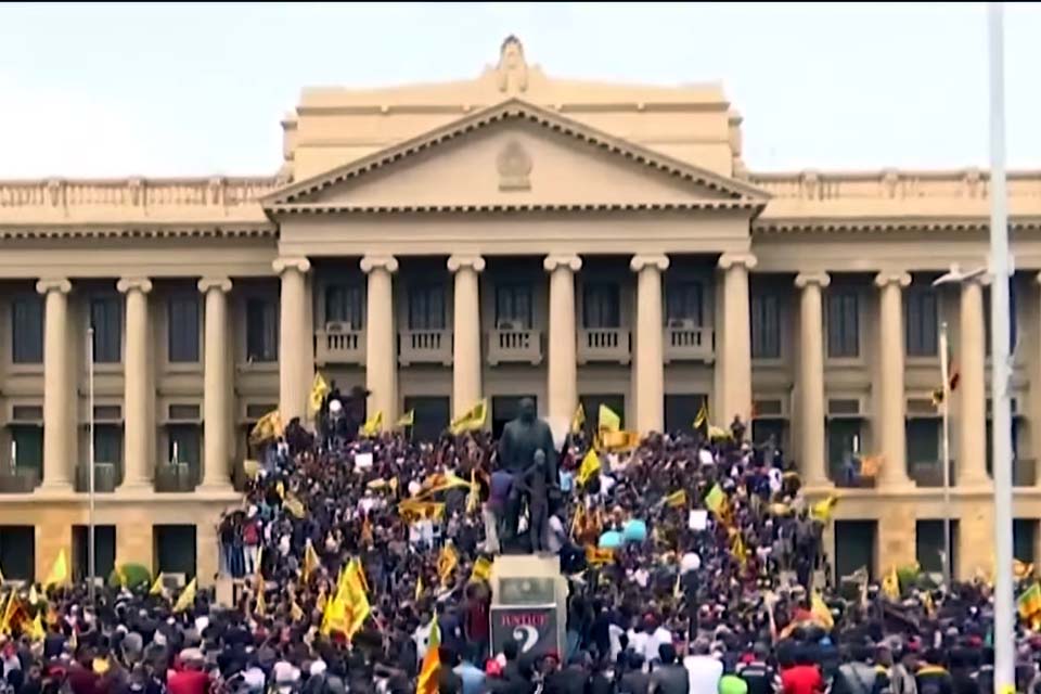 Após protestos, presidente do Sri Lanka anuncia que renunciará ao cargo