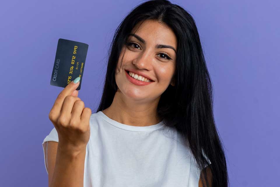 Como as empresas podem aderir ao modelo pré-pago para padronizar compras operacionais?