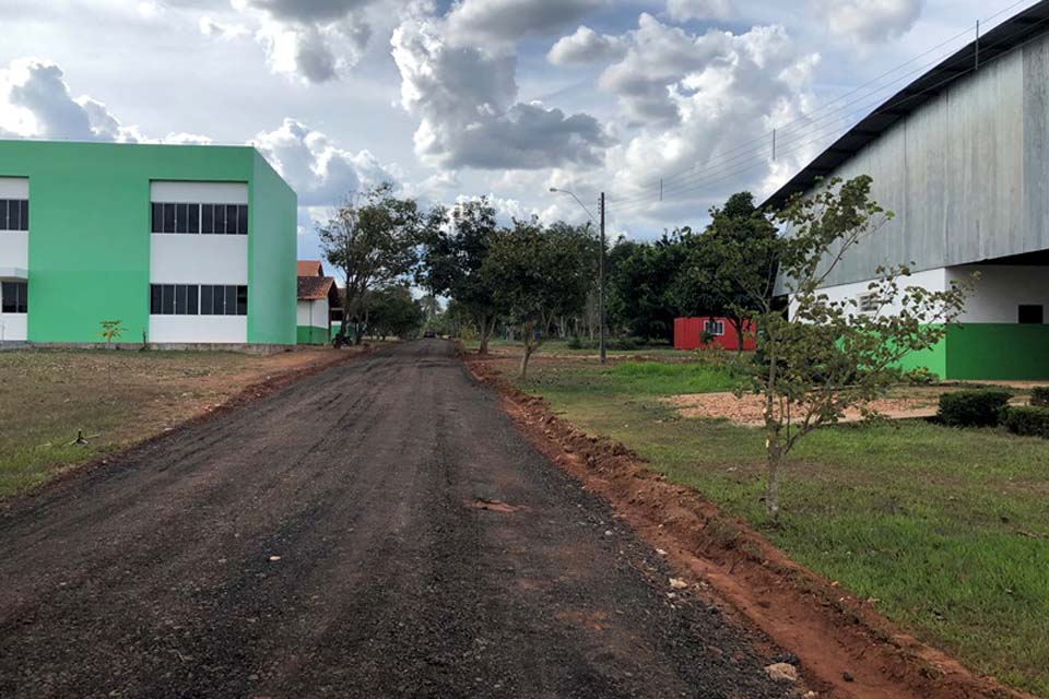 Campus Cacoal recebe asfaltamento de vias internas após parcerias