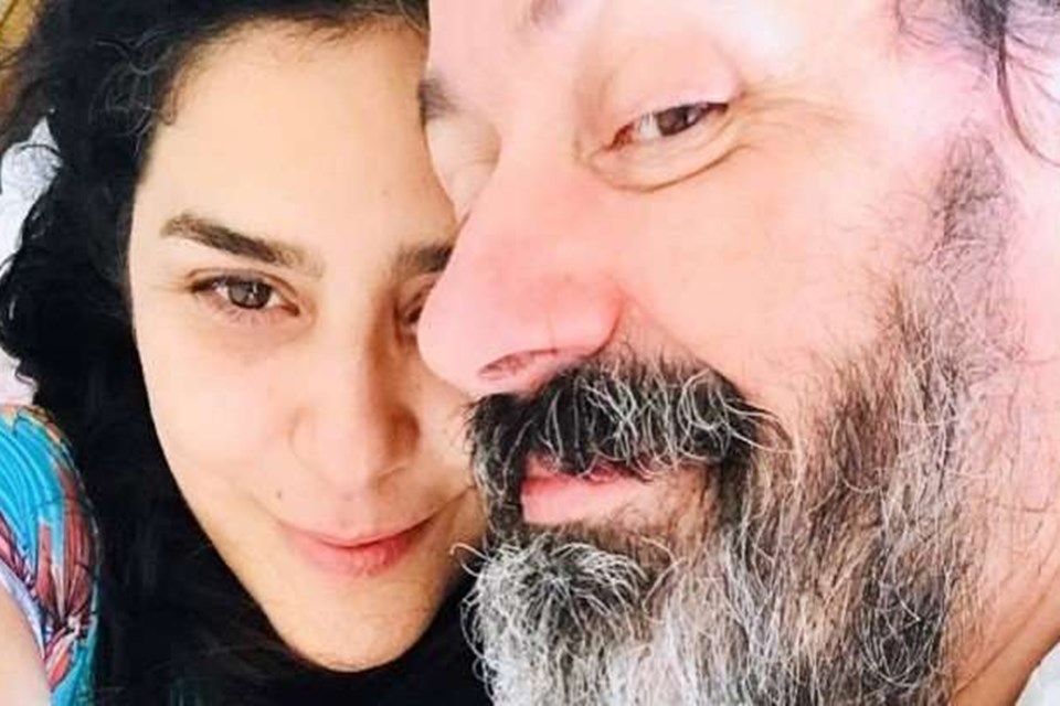 Letícia Sabatella compartilha clique raro com namorado Daniel Dantas