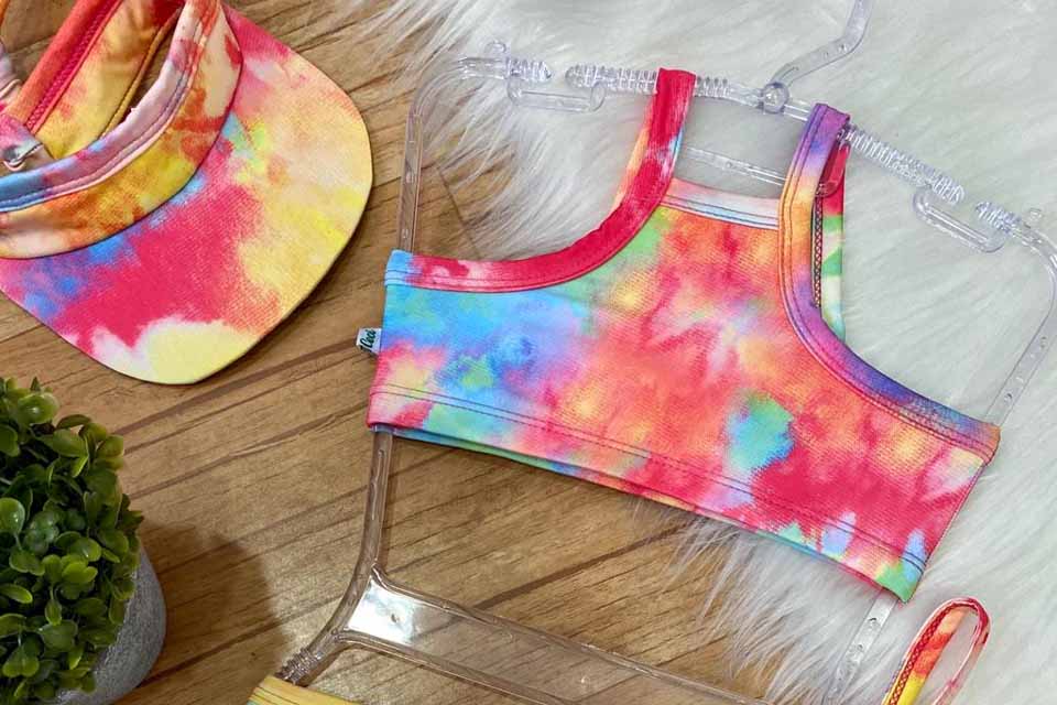 Como montar looks com biquíni Tie Dye?