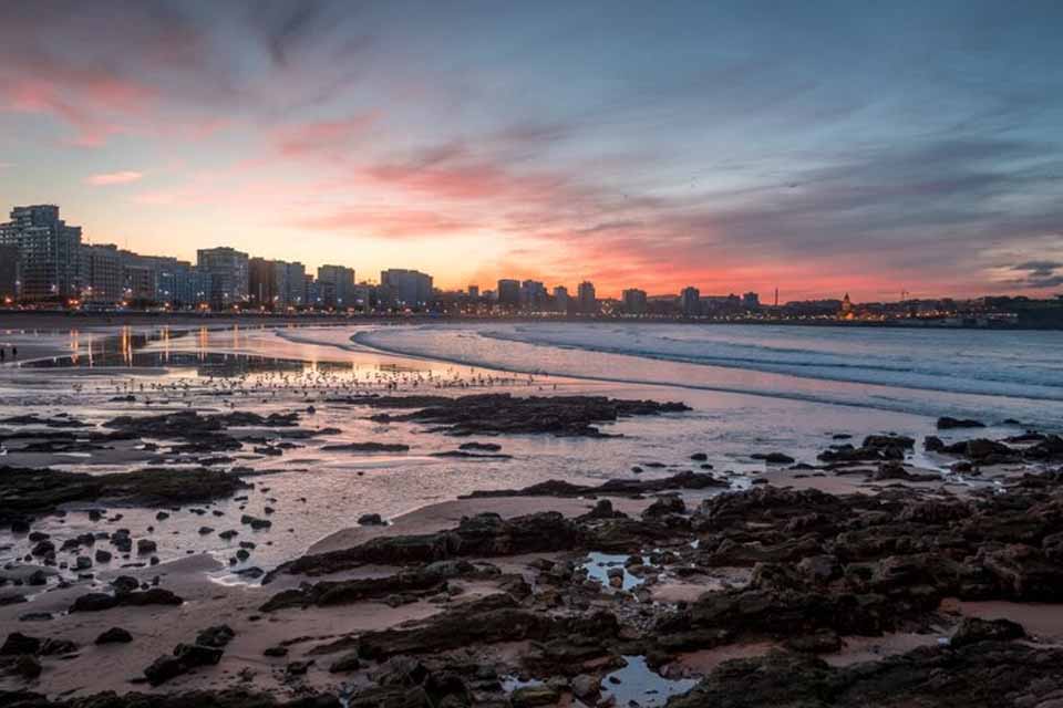 Conheça praias do litoral norte de São Paulo, viajando de ônibus