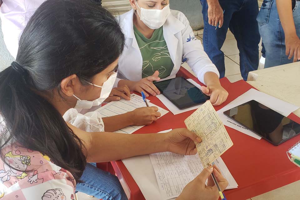 Moradores do Orgulho do Madeira em Porto Velho recebem serviços de imunização