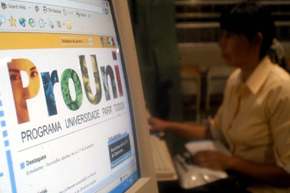 MEC suspende início das inscrições para o Prouni