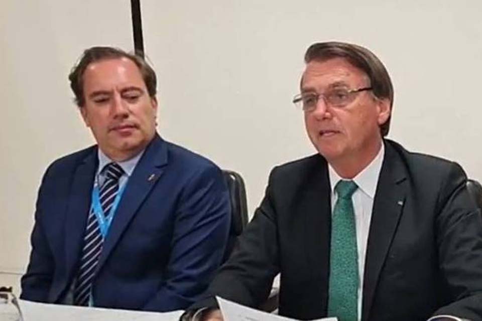 Bolsonaro diz que ex-presidente da Caixa vai responder a denúncias de assédio