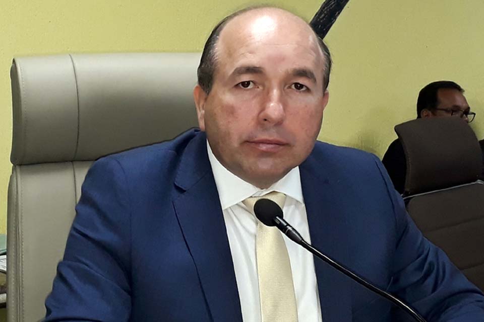 Prefeitura promove patrolamento e encascalhamento de 25 ruas do Bairro Maringá após pedido de Edwilson Negreiros