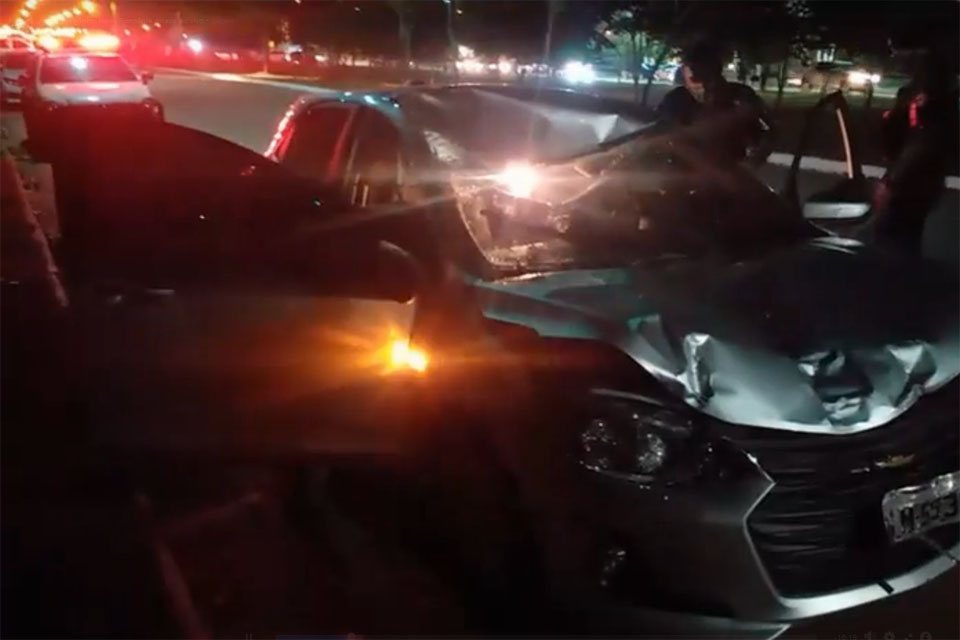 Ciclista morre ao ser atingido violentamente por carro no Espaço Alternativo