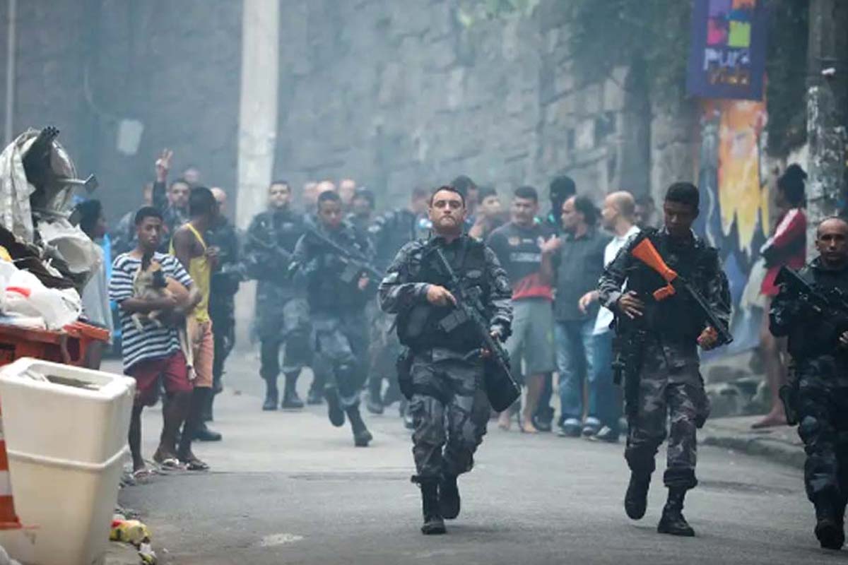 Mais dez policiais são denunciados por crimes na Operação Contenção