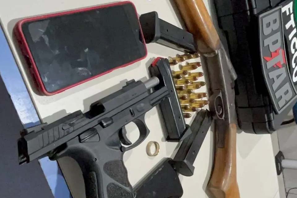 BPTAR prende foragido e irmão com duas armas na zona leste