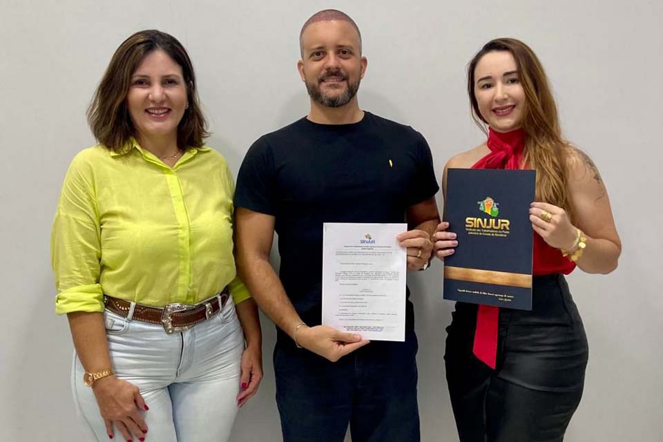 Sinjur entrega justificativa a deputados pedindo alteração no Regime Jurídico dos Servidores, contemplando licença por morte de avós