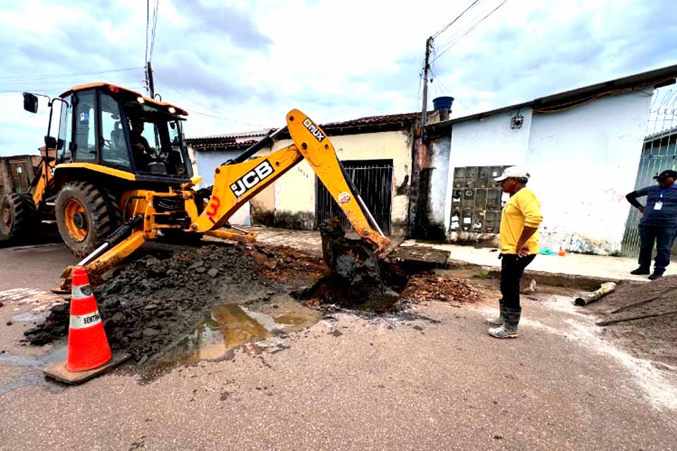 Rua Angico passa por obras de substituição de manilhas quebradas