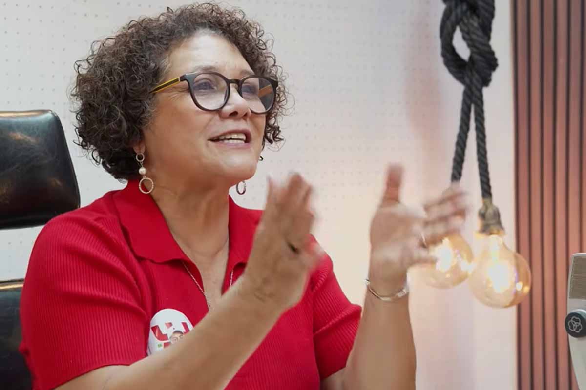 Fátima Cleide nega ataque à PM, atribui desgaste do PT a disputas internas e relata preconceito por atuar em Brasília