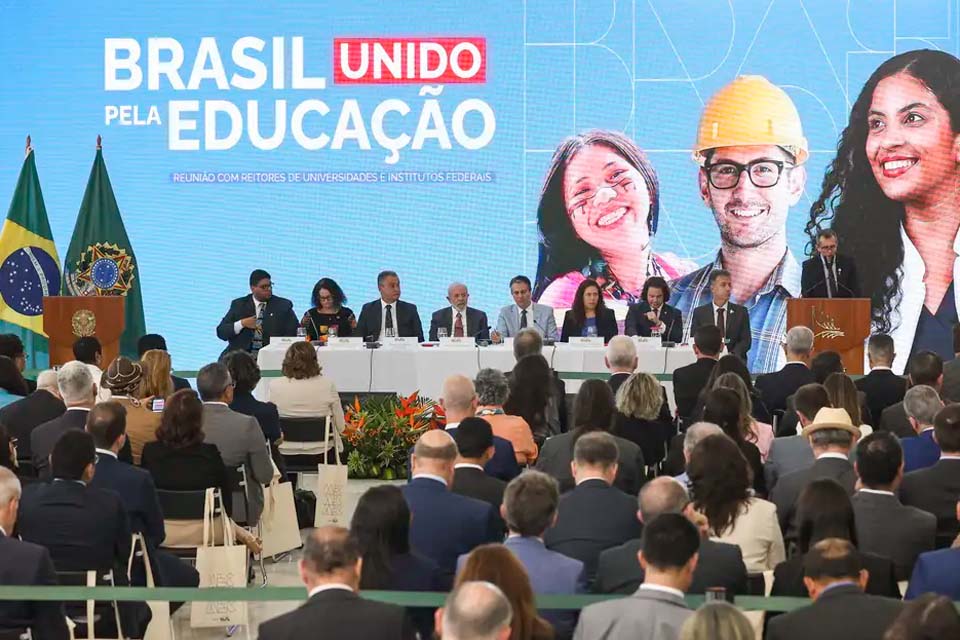 Governo anuncia R$ 5,5 bi para obras e novos campi universitários