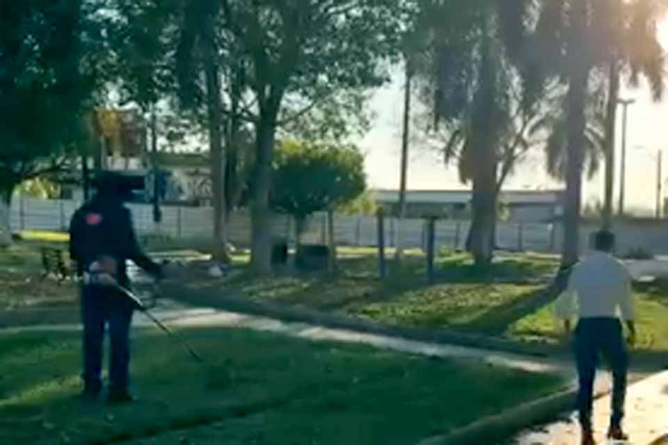 Prefeitura realiza serviços de limpeza e manutenção na Praça Municipal Nilo Paulo Balbino