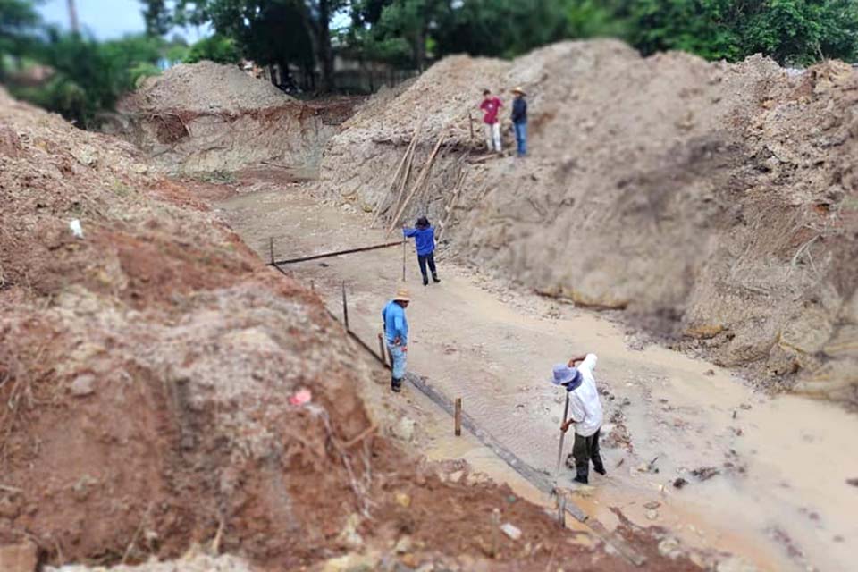 Prefeitura inicia construção de galeria no Bairro São Cristóvão