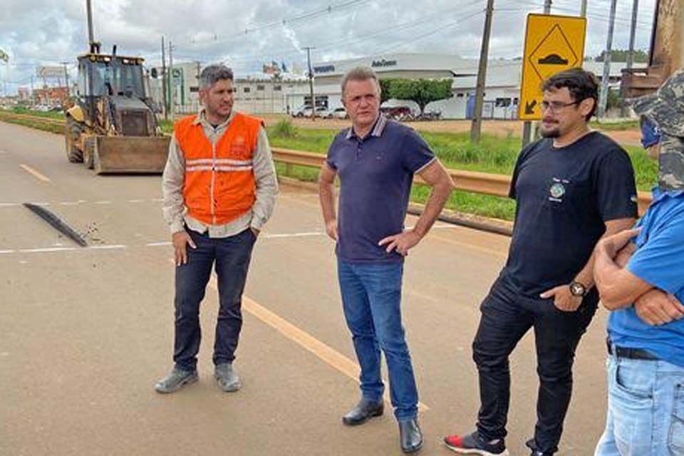 Após pedido da PRF, Goebel consegue junto ao governo matéria-prima para construção de quebra-molas na BR 364