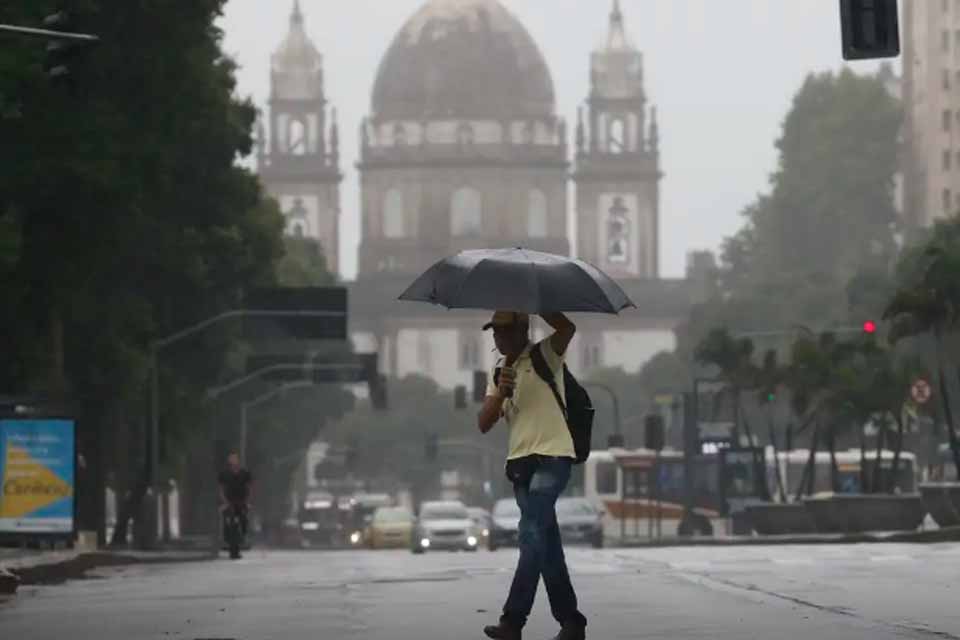 Chuvas intensas no Rio de Janeiro levam ao acionamento da Marinha