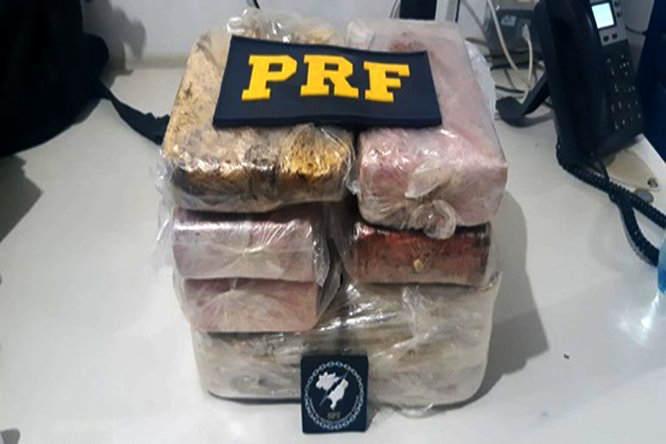 PRF prende mulher transportado 10 KG de Cocaína em ônibus na BR 364