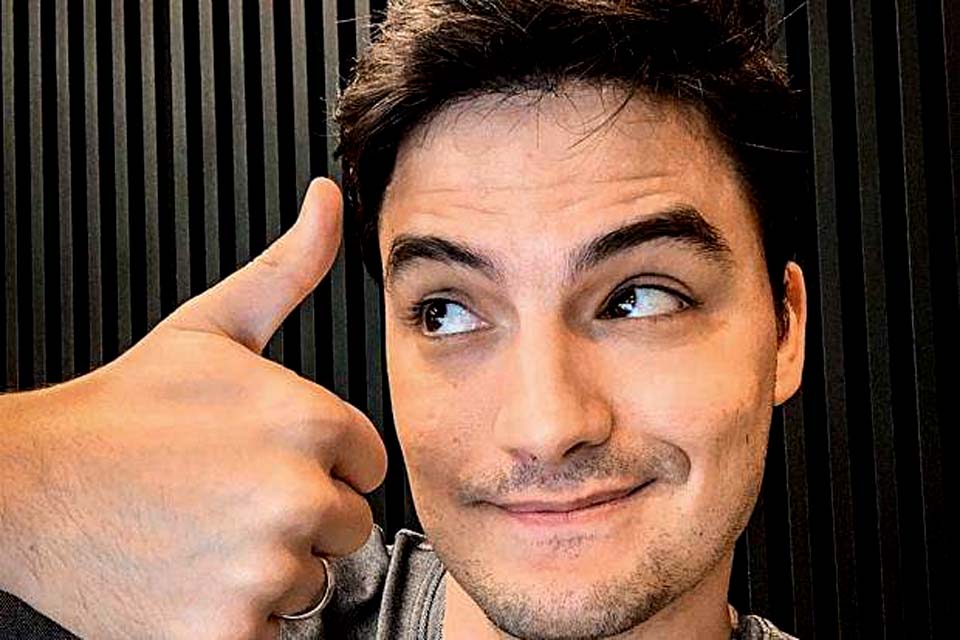 Youtuber Felipe Neto doa mais de R$ 33 mil para seguidores
