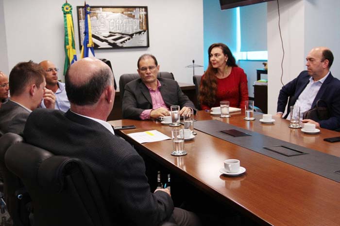 Governador propõe criação do Centro de Mídias em parceria com concessionária