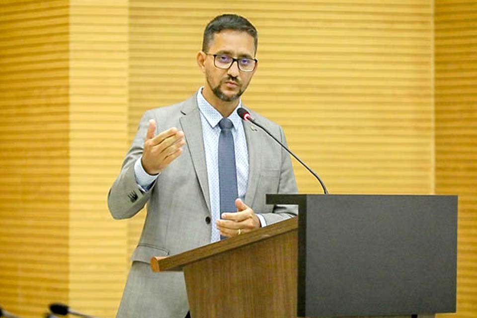 Deputado Anderson Pereira requer do Executivo de forma urgente a execução de reparos na RO 010