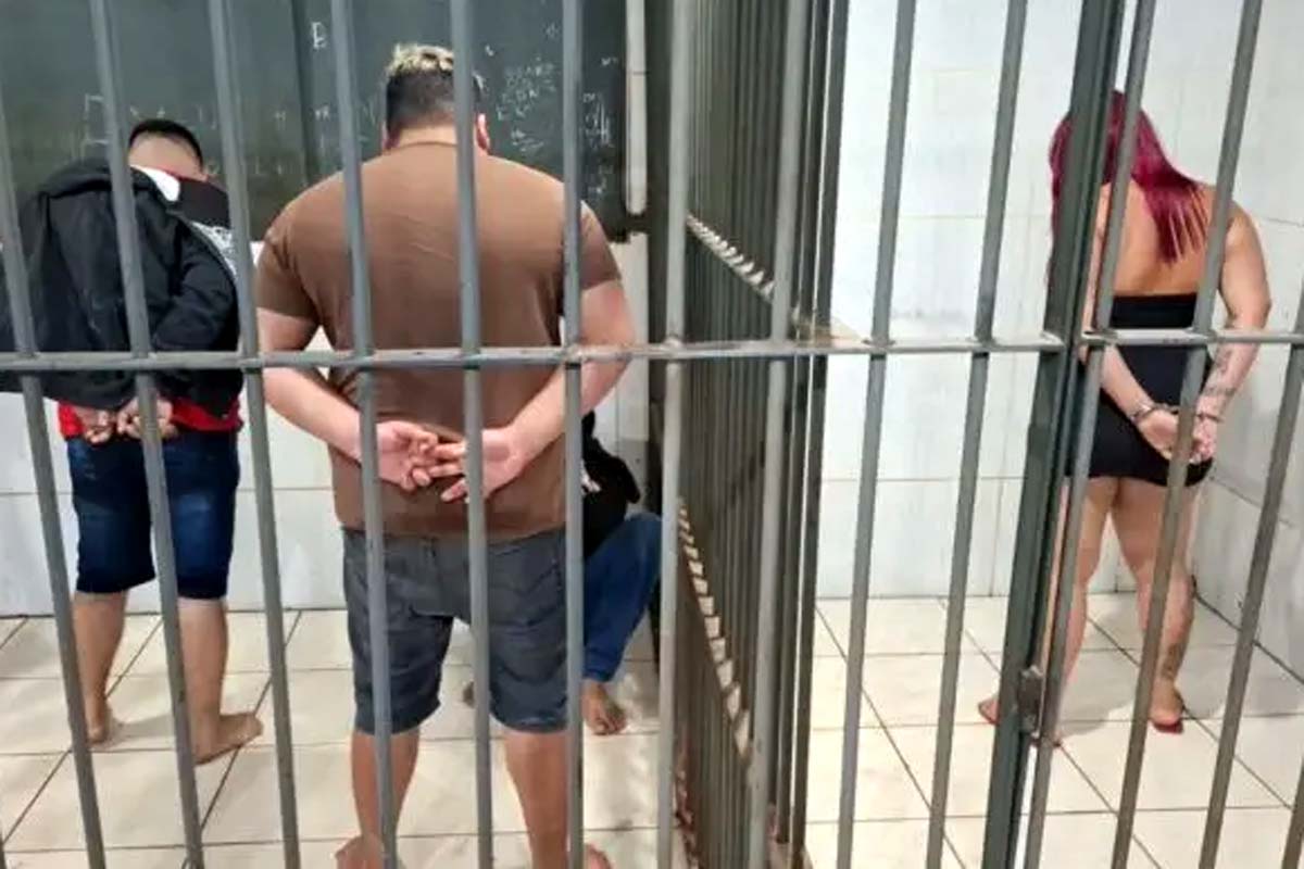 Trio é preso com revólver durante operação contra facções criminosas 