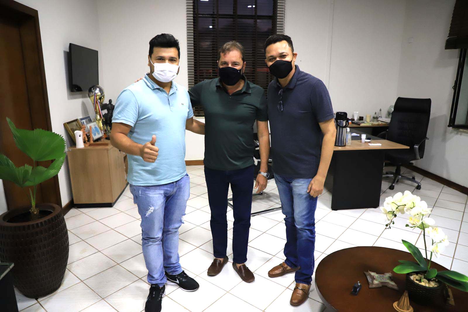 Prefeito Hildon Chaves se reúne com deputado e vereador para tratar sobre obras de infraestrutura