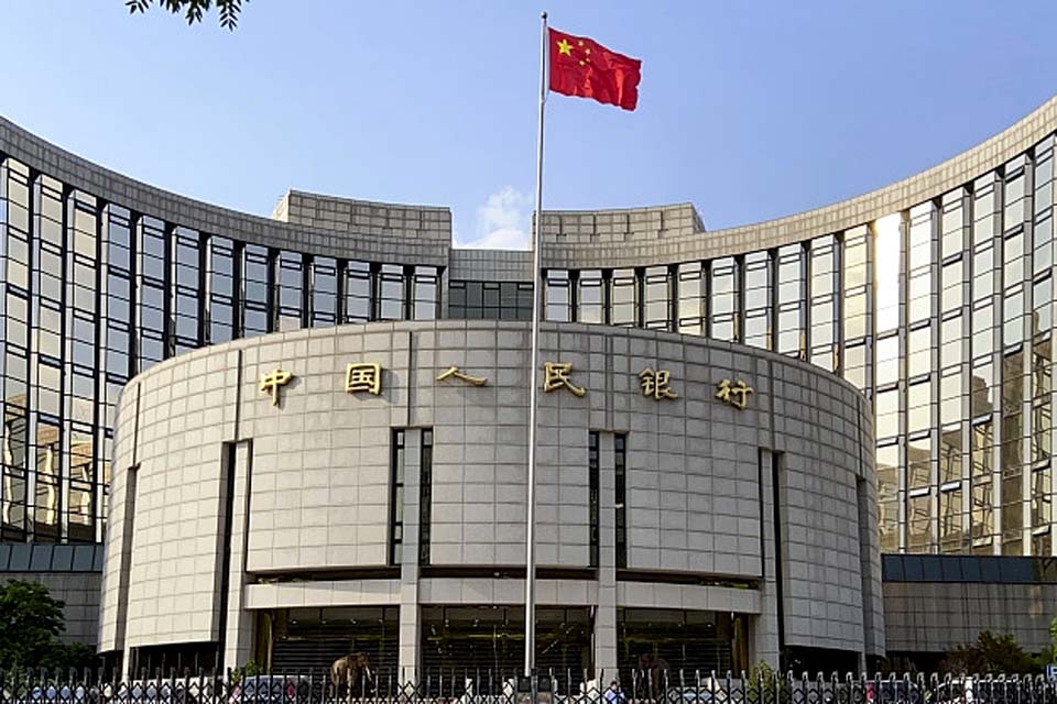 Banco Central da China reduz taxa de juros para estimular economia